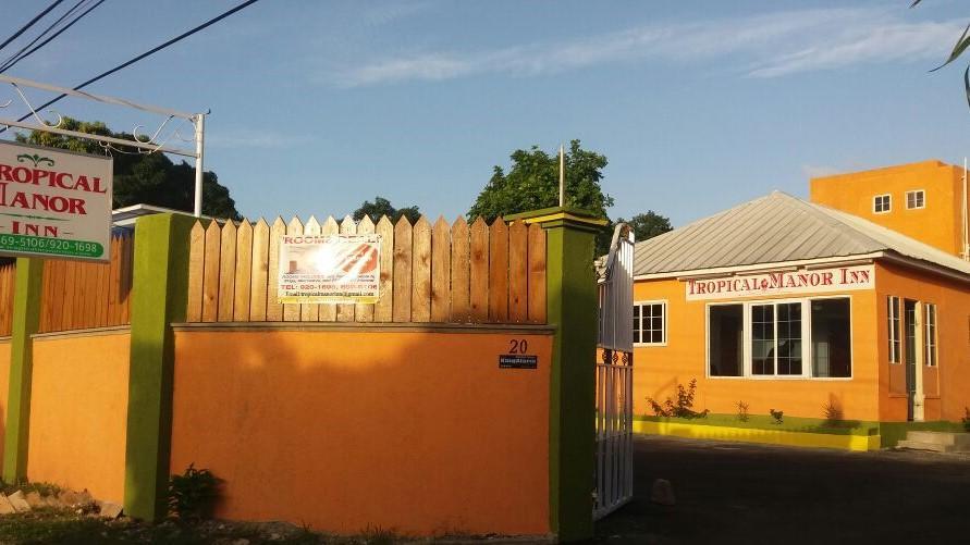 Tropical Manor Inn Half-Way-Tree Kingston Bagian luar foto